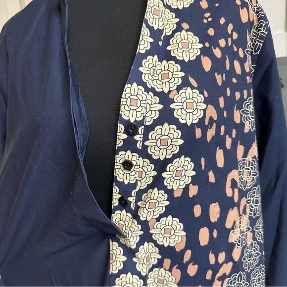 Chico’s Women's Sz 1 US 8 M No Iron Mixed Print Tunic Buttons Geometric Travel - Picture 3 of 11